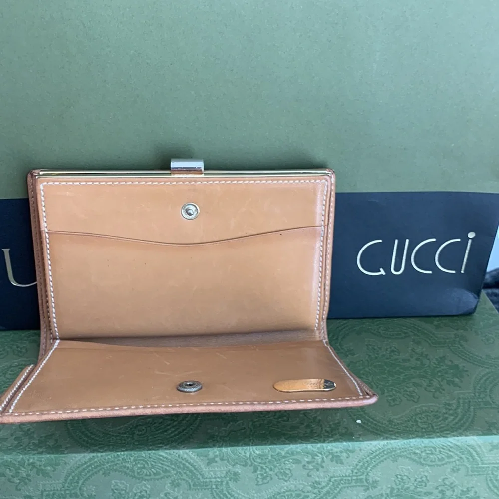 Authentic Vintage Gucci Sherry line compact wallet (approx: H 4x 2.5 x W 5โ) - Picture 5 of 9